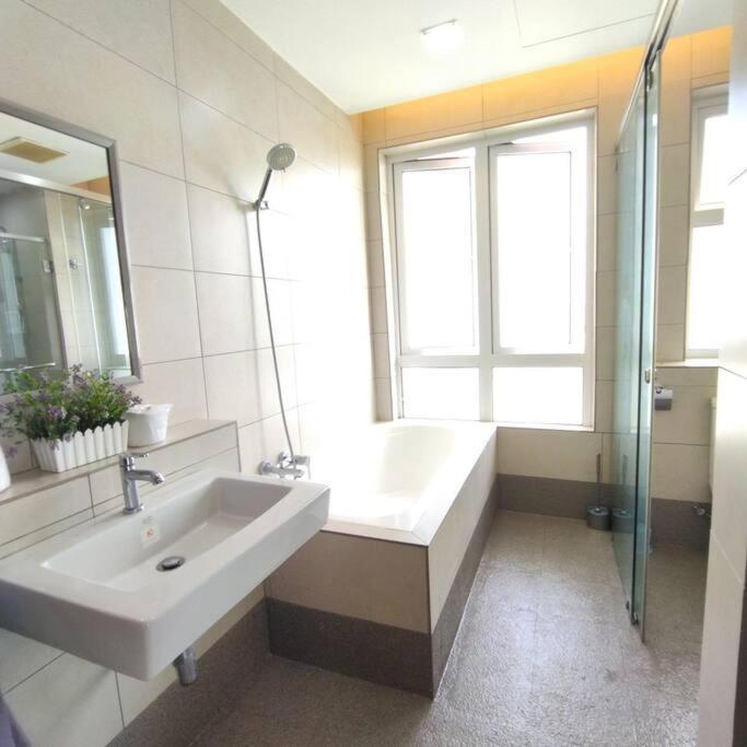 Apartment Octagon Premium Town Center 2br 101 By Grab A